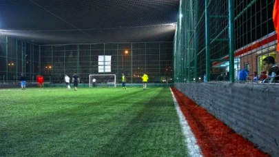 U-17 Ligi’nde Dehşet Anı: Futbolcu Hakeme Bıçak Çekti, Olay Ortalığı Karıştırdı!