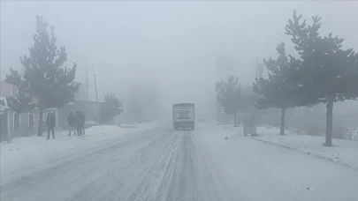 Van, Hakkari, Bitlis ve Muş’ta Yoğun Kar Yağışı Nedeniyle Birçok Yerleşim Yerinin Yolu Kapandı!