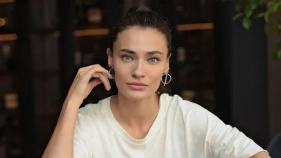 İkiz Gibi! Saadet Işıl Aksoy ve Hande Subaşı’nın Benzerliği Görenleri Şaşkına Çevirdi