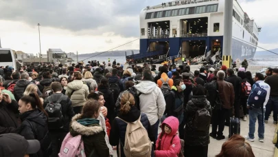 Santorini Alarm Veriyor! 1 Haftada 400’den Fazla Deprem, Halk Adadan Kaçıyor