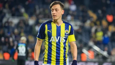 Eski Futbolcu Mesut Özil'den Olay Yaratacak Sözler: Türk Hakemlerine Acıyorum!