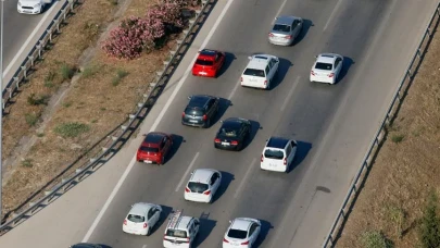 Trafikte Makas Atanlar İçin Yeni Düzenleme Yolda: Sürücü Belgesi İptali ve Trafikten Men!
