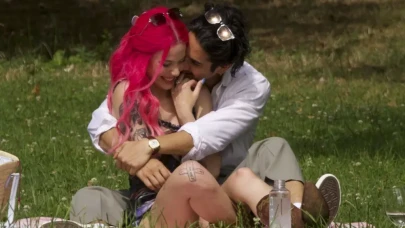 Romantizmin Zirvesi: Amerikalı Ünlü Şarkıcı Halsey ve Avan Jogia’dan Tutkulu Pozlar!