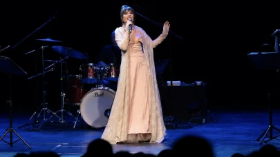 Ayşegül Aldinç Fişekhane'de unutulmaz bir performans sergiledi