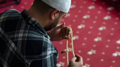 Berat Kandili Namazı Kaç Rekat, Nasıl Kılınır? 12-100 Rekatlık Berat Namazı İçin Niyet Nasıl Edilir?