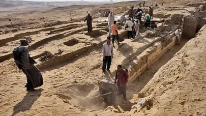 Mısır'da heyecanlandıran keşif! 3 bin 500 yıllık firavun mezarı ortaya çıktı