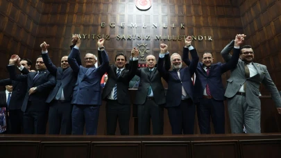 10 belediye başkanı AK Parti'ye katıldı! Rozetlerini Erdoğan taktı