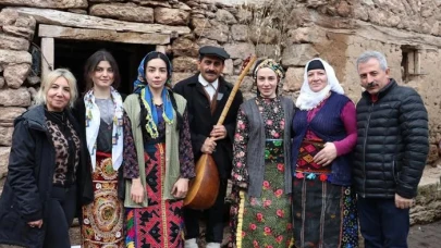 Aşık Veysel’in Hayatı Beyaz Perdeye Taşınıyor: Başrolde Ardahanlı Sanatçı Şentürk Dündar Var!