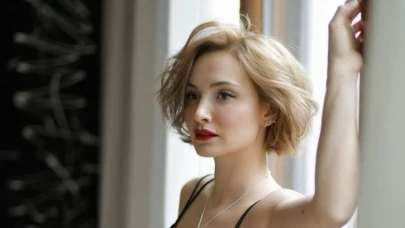 Başak Gümülcinelioğlu’nun Yeni İmajı Olay Oldu! Sarı ve Kısa Saçlarıyla Bambaşka Biri Gibi