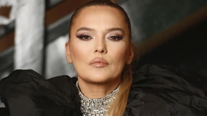 Demet Akalın’ın Sahne Kıyafeti Olay Oldu! Ünlü Şarkıcıdan Açıklama Geldi