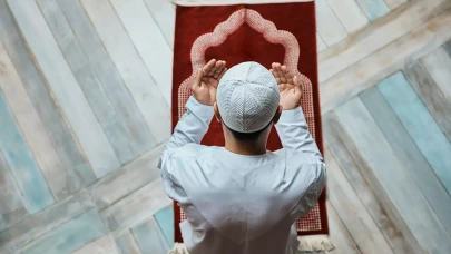 Berat Kandilinde 100 Rekat Namaz Nasıl Kılınır? Okunacak Dualar ve Sureler!