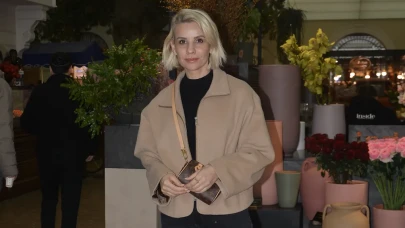 Ünlü sunucu Esra Erol kardeşiyle alışveriş keyfi yaptı