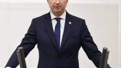 İzzet Akbulut Kimdir, Hangi Partiden, Kaç Yaşında, Nereli, Siyasi Kariyeri?