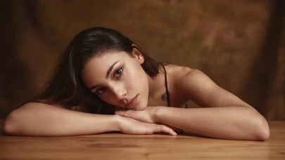 Uzak Şehir'in Zerrin’i Dilin Döğer, Sesiyle de Mest Etti!