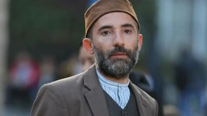 Kızıl Goncalar’ın Naim’i Mert Turak’tan Yıllar Sonra Gelen Büyük İtiraf! Ailesinin Gerçeğini Sahneye Çıkarken Öğrenmiş!