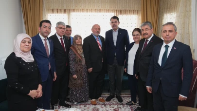 Bakan Kurum Osmaniye'de Depremzede Ailenin Yeni Evine Konuk Oldu