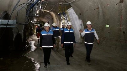 Siirt Valisi Kemal Kızılkaya madencilerle 330 metre derinlikte iftar yaptı!