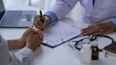 Trump’tan Radikal Hamle: 10 Bin Sağlık Çalışanı İşten Atılıyor!