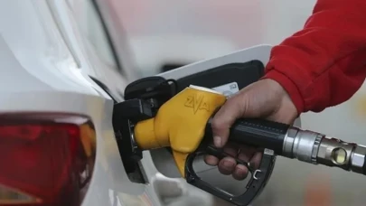 Brent petrol ve döviz hareketlendi! Akaryakıta yeni zam geliyor!