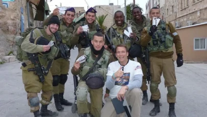 İslam düşmanı İsrailli, Ekrem İmamoğlu gösterilerinde!