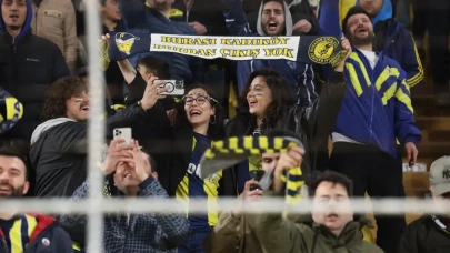 Fenerbahçe Maç Bitmeden Galibiyeti İlan Etti: Sadece 30 Dakikada Antalyaspor'u Dağıttı!