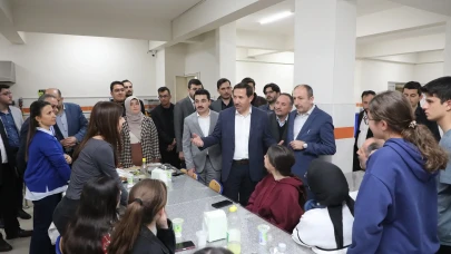 Karatay’da Ramazan Coşkusu! Başkan Kılca, Öğrenciler ve Vatandaşlarla İftarda Buluştu