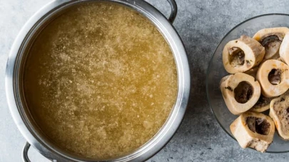 Eklem Ağrılarından Şikayetçi misiniz? İşte Doğal Çözüm: Kemik Suyu!