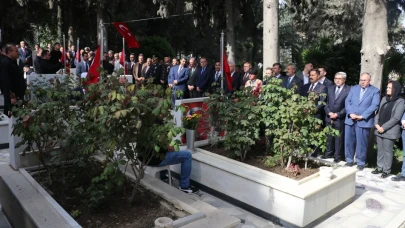 Depremde Hayatını Kaybedenler Ramazan Bayramı Arifesinde Dualarla Anıldı