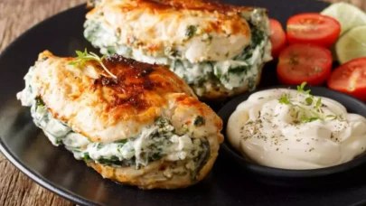 Sağlıklı ve Lezzetli! İşte Evde Kolayca Yapabileceğiniz Dolgulu Tavuk!