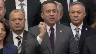 Meclis’te sıcak saatler! CHP’li vekiller kürsüyü işgal etti oturum ertelendi