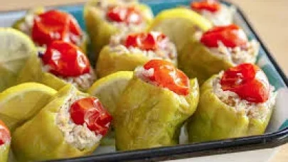 Efsane Lezzet: Fırında Zeytinyağlı Biber Dolması Tarifiyle Sofralar Şenleniyor!