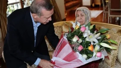 Siyasi provokasyon ahlak sınırlarını aştı: Cumhurbaşkanı Erdoğan'ın merhum annesine küfürler edildi