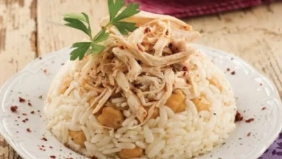 Evinizi Sokak Lezzetlerine Doyurun! Bu Tavuklu Nohutlu Pilav Tarifi Kaçmaz!