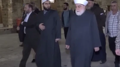 Trablusşam’da Sakal-ı Şerif’e Yoğun İlgi: El-Mansuri Camisi’nde Manevi Buluşma