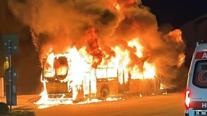 Korkutan Yangın! İETT Otobüsü Alevler İçinde Kaldı