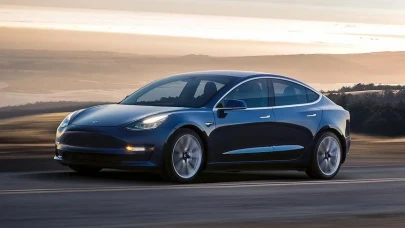 Borsa Şokta! Tesla Hisseleri Dibe Vurdu, Daha da Düşecek mi?