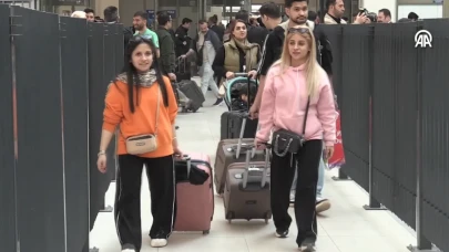 İranlı Turistler Kapıköy Gümrük Kapısından Giriş Yaptı: Nevruz Bayramı Tatillerini Türkiye'de Geçirecekler