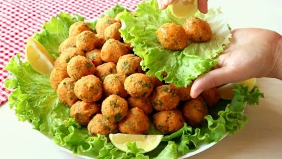 5 Dakikada Hazır! Çay Saatlerinin Vazgeçilmezi Patatesli Mercimek Köftesi