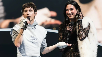 Melbourne Sahnesinde Sürpriz An: Dua Lipa “Rush”ı Troye Sivan’la Söyledi, Bu Konser Tarihe Geçti!
