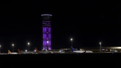 HEAŞ, Sabiha Gökçen Havalimanı Kulesi’ni "8 Mart Dünya Kadınlar Günü” dolayısıyla mor renkle ışıklandırdı!
