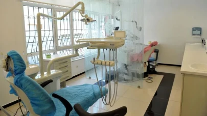 Dişçi Korkusu Hayatına Mal Oluyordu! 25 Bin Sterlinlik Çareyi Yurtdışında Buldu