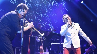 İstanbul’da Unutulmaz Gece! Yaşar, Sevenlerine Duygu Dolu Anlar Yaşattı