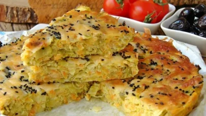 Çıtır Çıtır, Mis Gibi Kokusu Tüm Evi Sarıyor! Pırasalı Mısır Unlu Börek tarifi