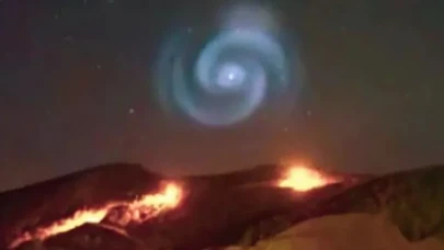 Diyarbakır'da Gökyüzünde Beliren Spiral Görenleri Şaşkına Çevirdi! Paniğe Neden Olan Spiral Neden Çıktı?