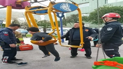 7 Yaşındaki Çocuğun Parkta Yaşadığı Kabus! İtfaiye Zamanla Yarıştı