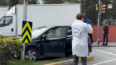 Küçükçekmece'de Silahlı Çatışma Meydana Geldi: Çatışmaya Ait Görüntüler Güvenlik Kamerasına Yansıdı