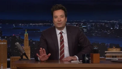 Jimmy Fallon’dan Trump’a Tarihi Gönderme: Başkanın İlk 2 Ayı 4 Kelimeyle Özetlendi!