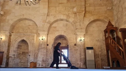 1800 Yıllık Mirası Gençler Ayağa Kaldırdı: Ramazan Bayramı’na Gönüllü Temizlik Desteği