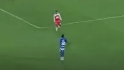 Neyser Villarreal'in Derbide Yaptığı Hareketin Ardından Ortalık Savaş Alanına Döndü: O Hareketin Ardından Kartlar Havada Uçuştu!