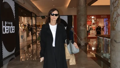 Tek Başına Alışverişe Çıkan Fatoş Kabasakal, Zarafetiyle Göz Doldurdu!